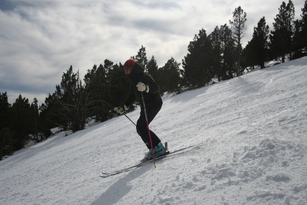 Mid difficult skiing terrain. © SkiReviewer